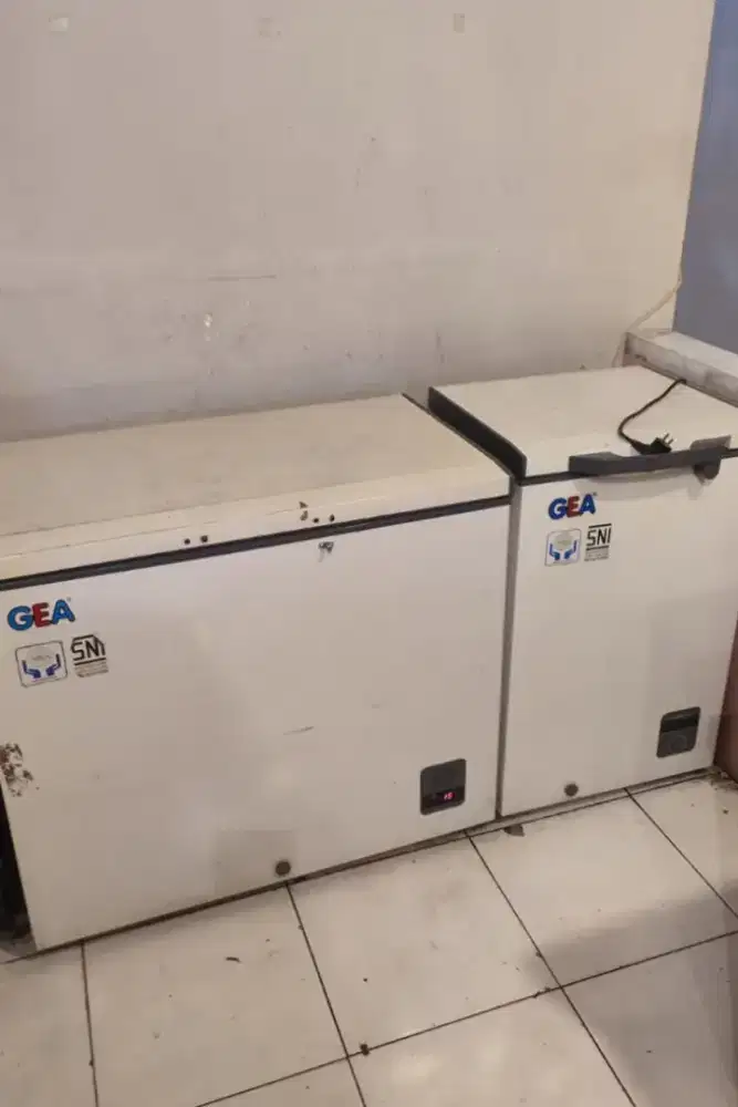 Frezeer ukuran 300 & 150 kondisi okei & bagus