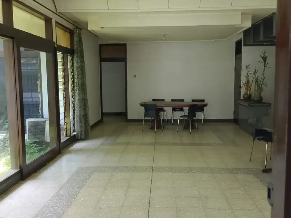 Rumah Hook Luas Tengah Kota Area Turangga dkt Karawitan Buah Batu