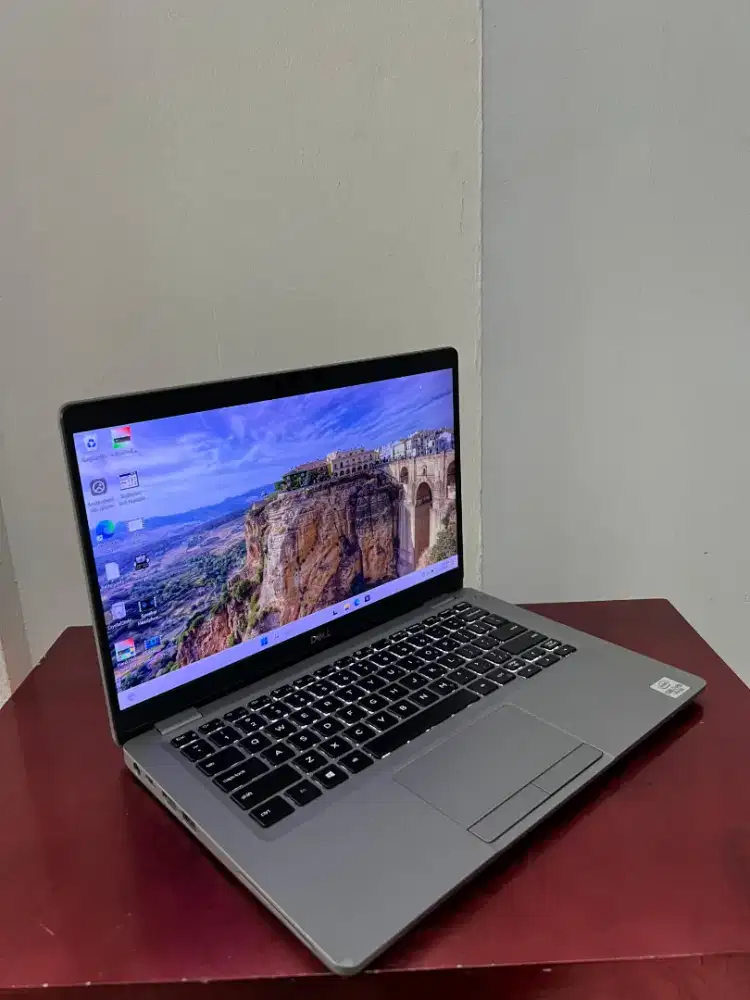 Laptop Dell Touchscreen Core i7 Gen 10 RAM 16GB SSD 512GB Slim