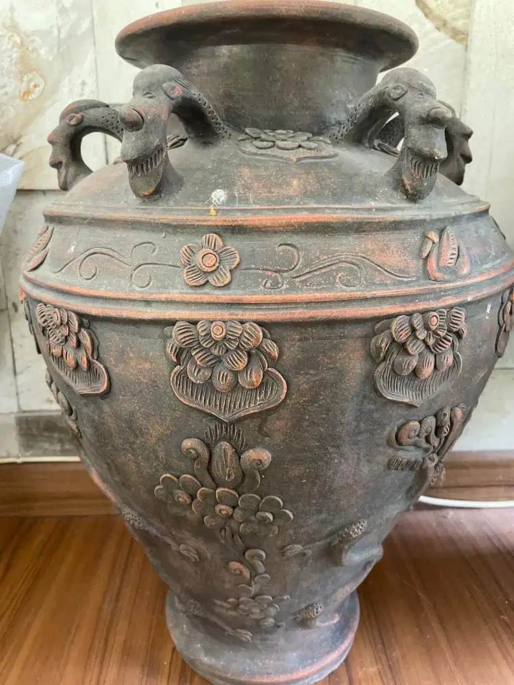 Guci keramik kasongan