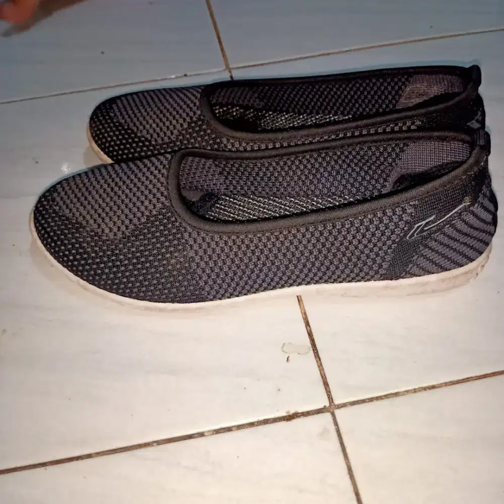 Sepatu new era wanita