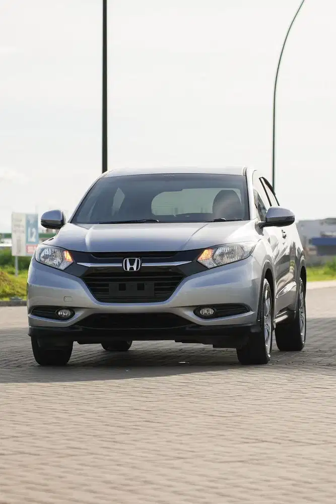 [ Mobil Tempur ] Honda HR-V E 1.5L 2018 Toyota