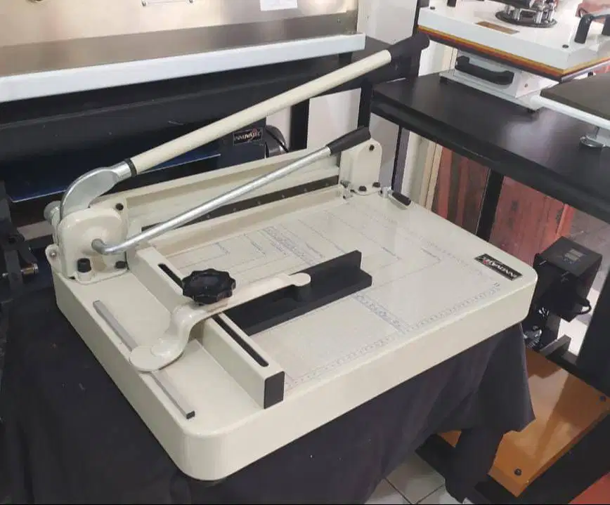 Pemotong Kertas Innovatec 868