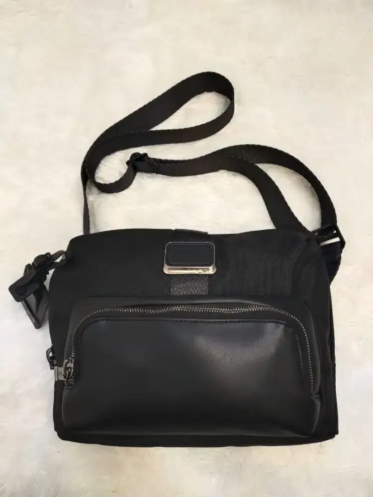 Luxury TUMI slingbag mewah banget dan sangat elegan