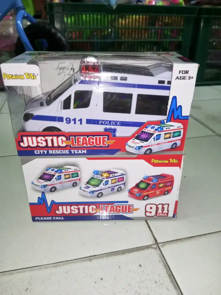 Mainan Anak Mobil Ambulan Baterai