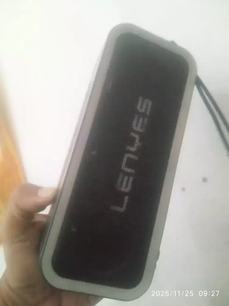 Dijual speaker bloototh merk LENYES s225. Normal