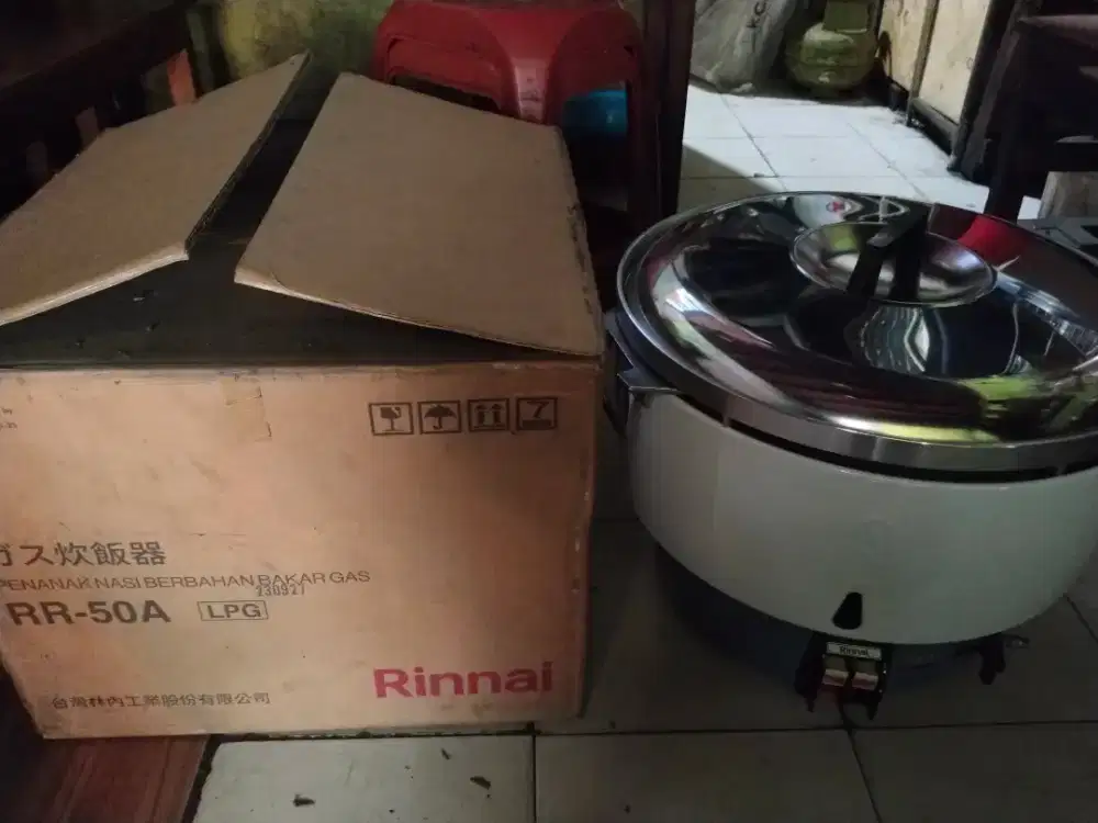 Di jual gass cooker Rinnai kondisi baru . Edisi gk ke pake