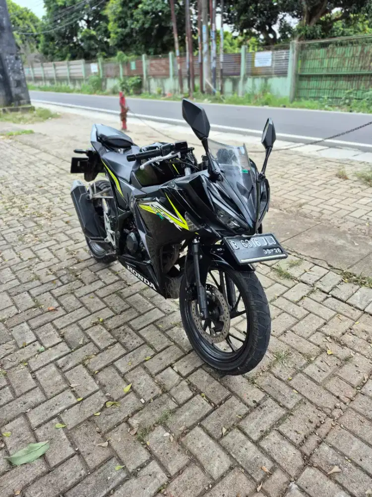 Dijual Honda CBR 150R Facelift tahun 2016 KM low
