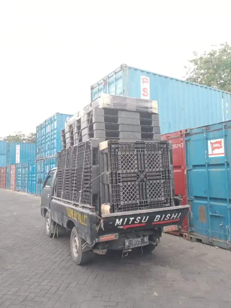 Pallet plastik bekas dan baru untuk pengiriman domestik yang cepat