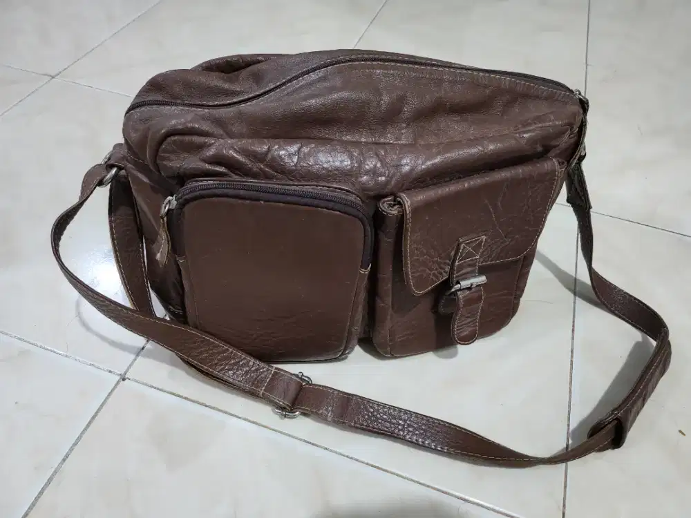 Tas kulit slempang pria (Postman Bag)