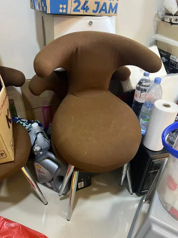 Kursi makan dengan senderan