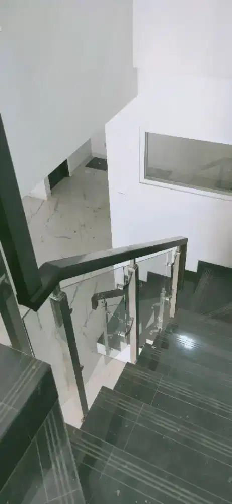 Balkon dan reling Stainles steel kaca