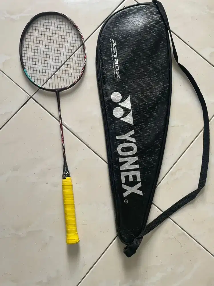 Astrox 100 ZZ Kurenai 4UG5