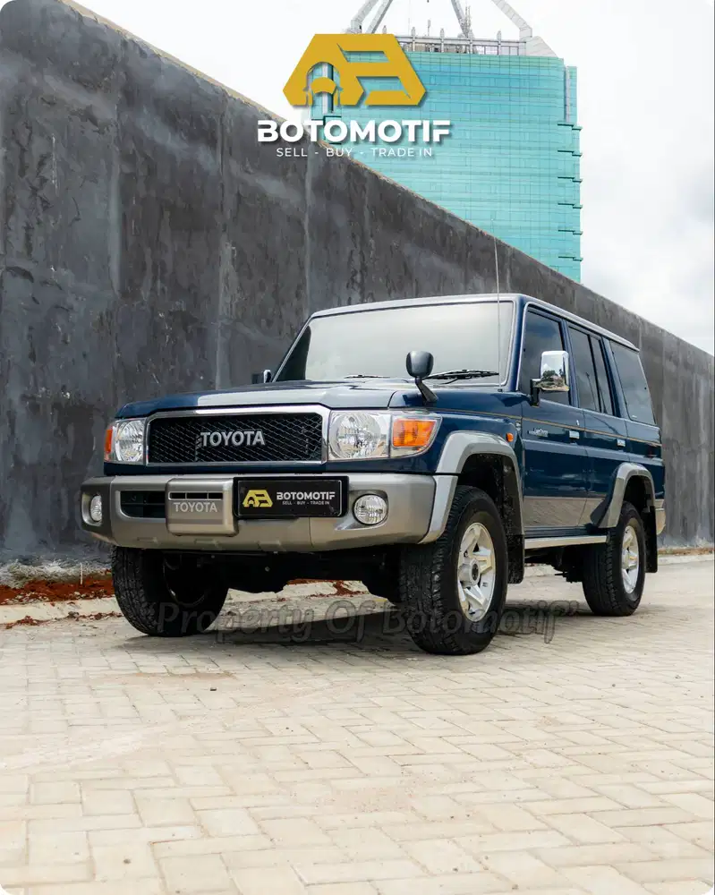 Toyota Land Cruiser GRJ76 30th Anniversary 4.0 V6 MT Wagon 2015 Bensin