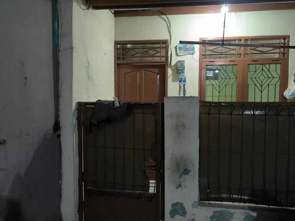 Kontrakan nyaman di kebon jeruk - Rumah 30m, ONLY 1,8 Juta/Bulan!