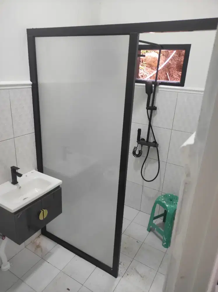 Partisi Kaca Closet Shower