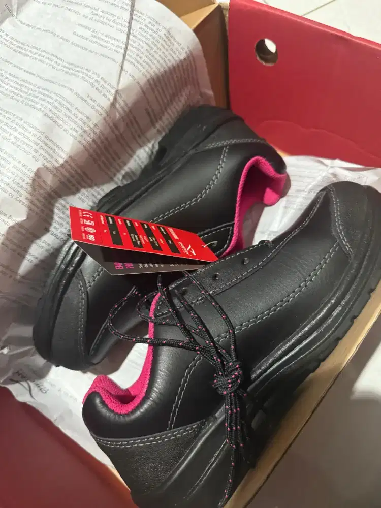 Sepatu safety merk cheatah