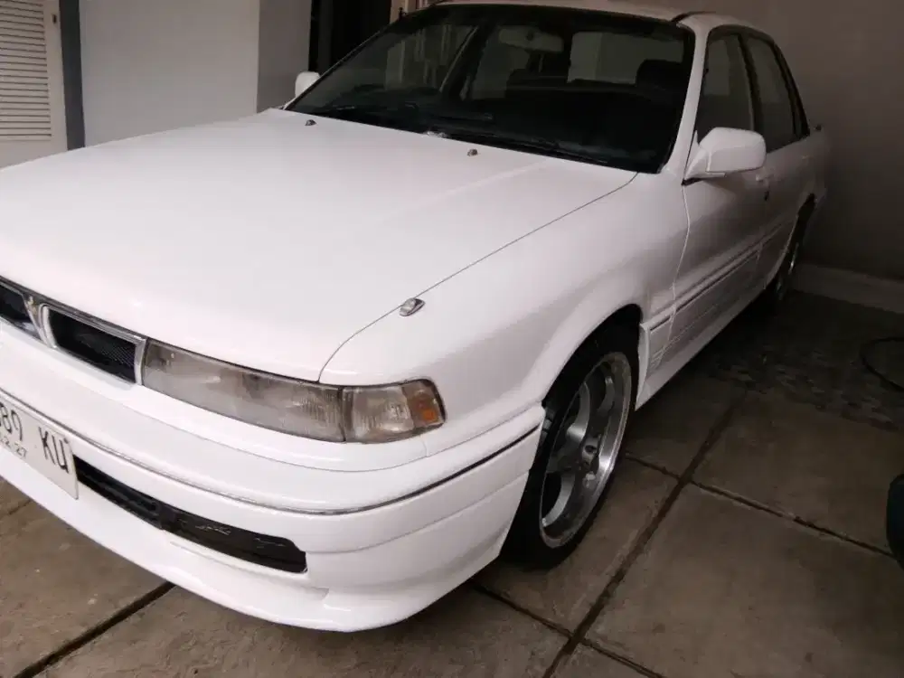 Mitsubishi eterna tahun 1990