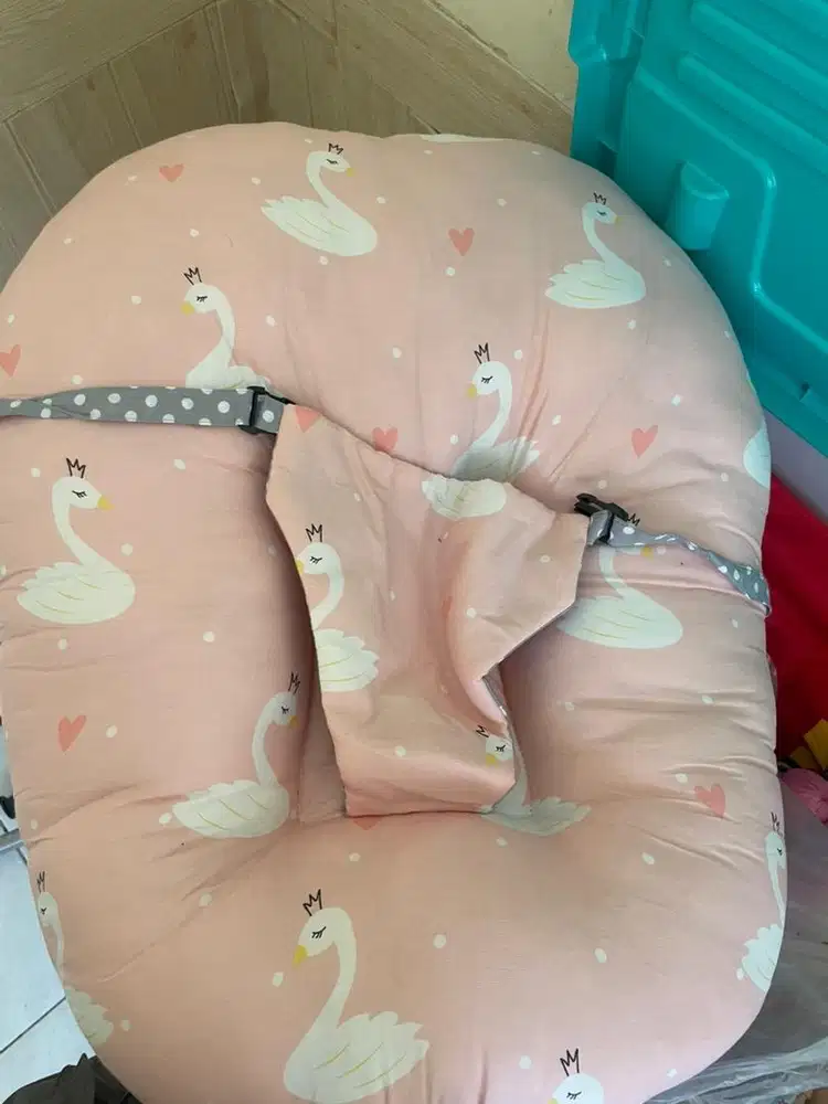 Bantalan bayi perempuan