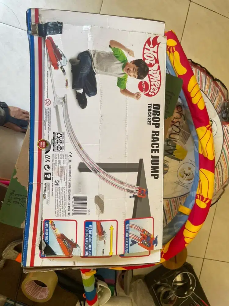 Hot wheels flying custom drop race