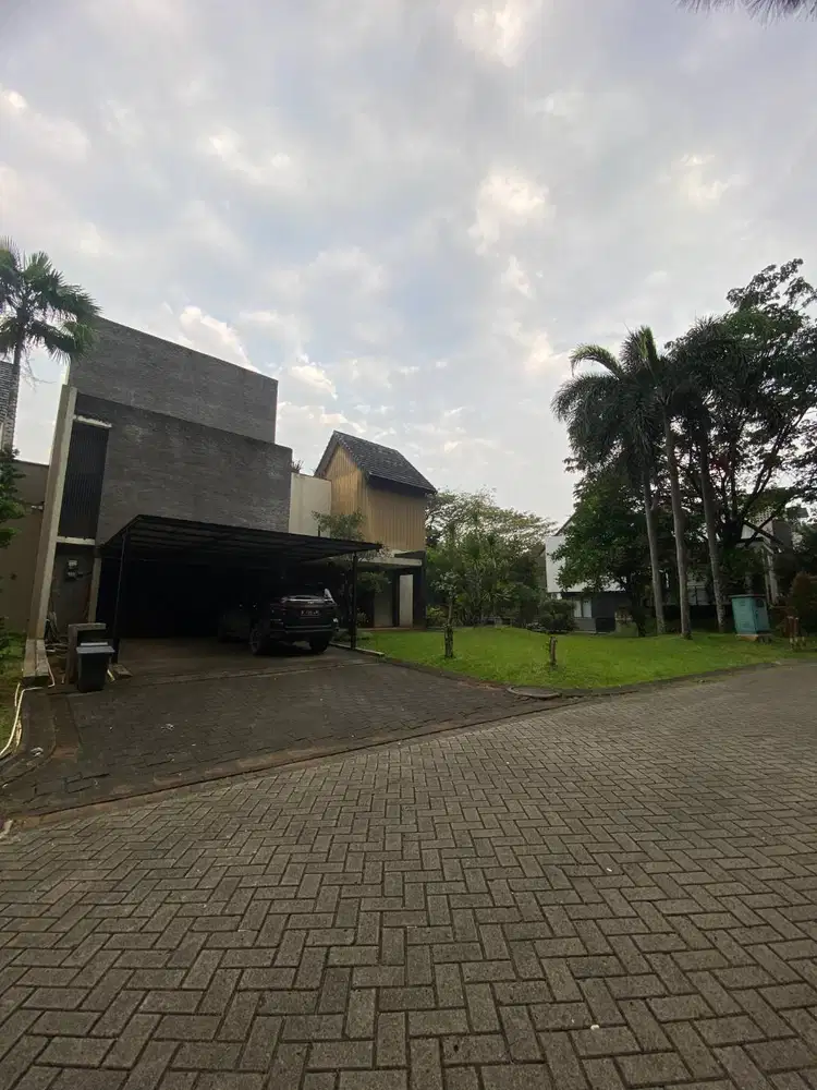 Di Jual Cepat Rumah di The Green BSD ada Swimming Pool, Jacuzzi