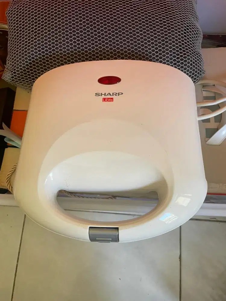 Alat panggang roti sharp