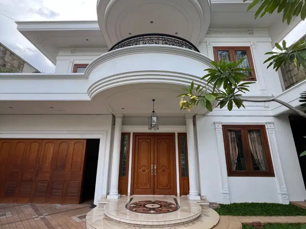 Disewakan rumah klasik semi furnished cocok untuk hunian atau kantor at Menteng Jakpus
