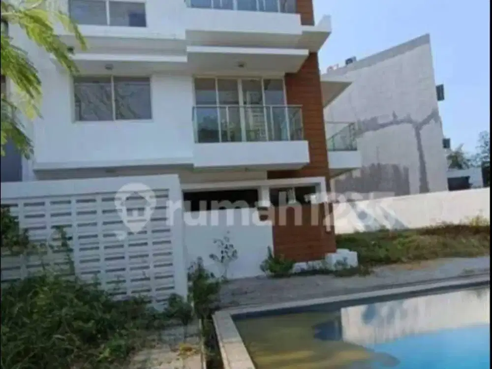 Dijual cepat Rumah 3Lt dan kolam renang di Komplek Golf Residence,Kemayoran,Jakpus