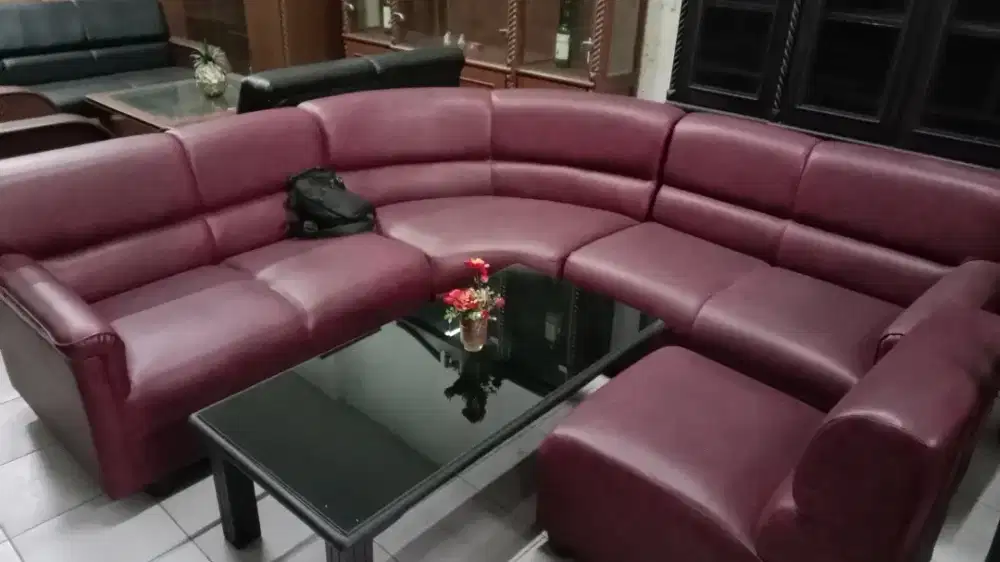 SET KURSI TAMU L LAPIS BUSA KULIT OSKAR
