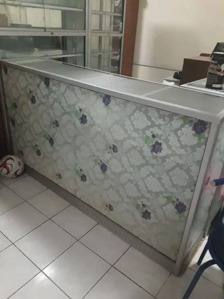 Etalase Kaca dan Etalasi Kayu bekas klinik