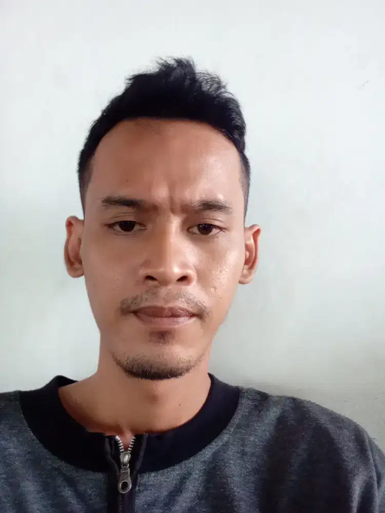 Cari kerjaaan apa saja,siap kerja serbautan ,yg penting ada mess