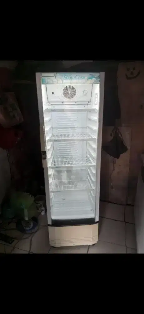 Jual showcase kulkas pendingin minuman ukuran tinggi merk POLYTRON