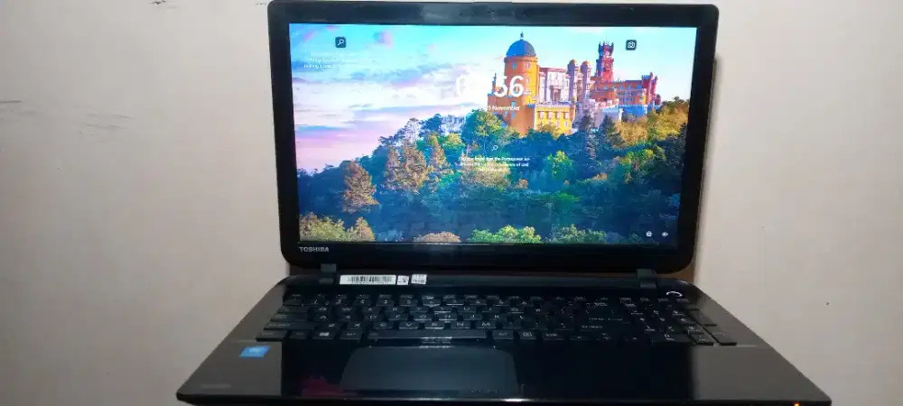 Laptop Toshiba core i3 ram 8GB sudah SSD Windows11