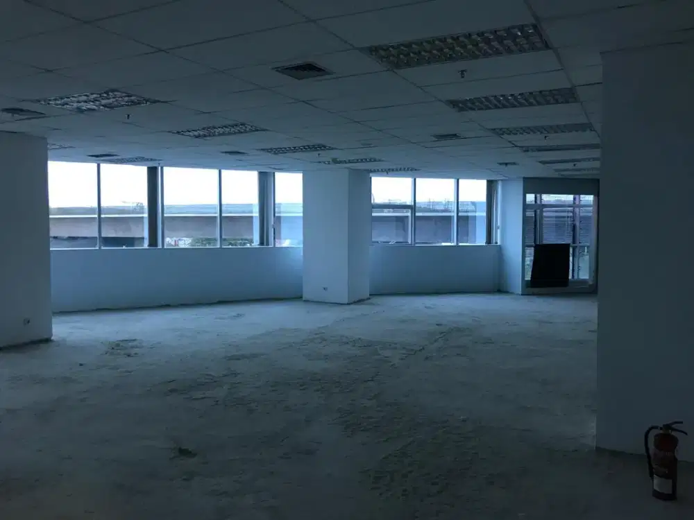 SEWA KANTOR DI JAKARTA UTARA KELAPA GADING  249M2  BARE  130K NEGO