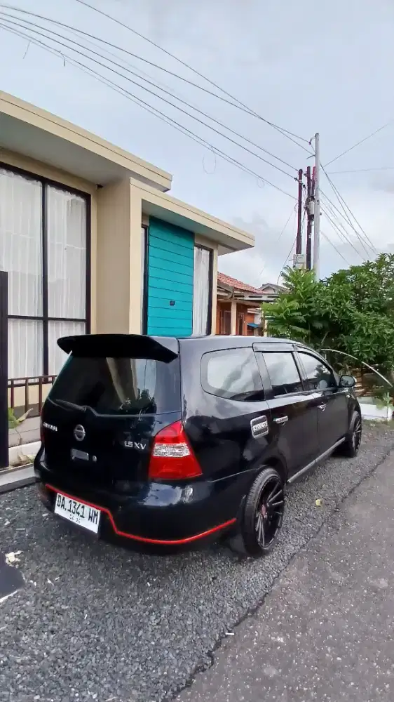 Nissan gren levina 2010 XV METIK