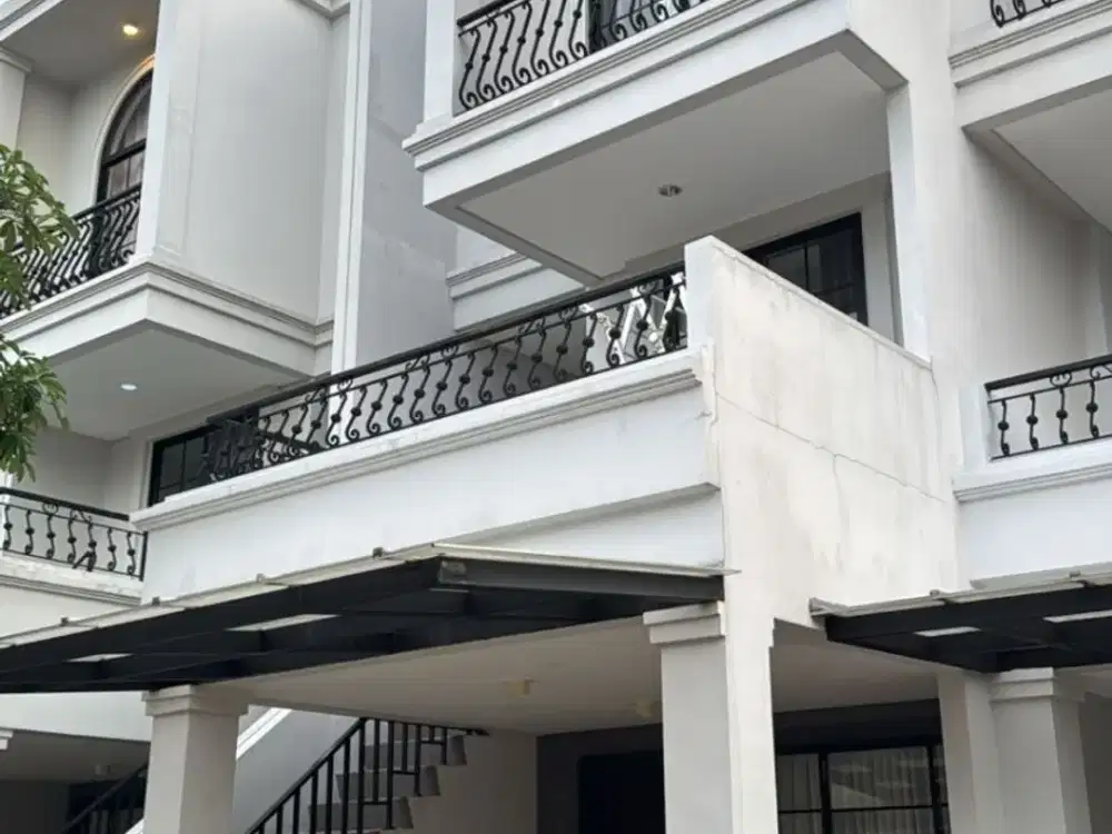 DISEWAKAN RUMAH FULL FURNISHED 3 LANTAI GOLF ISLAND PIK | Cluster Concerto Jakarta Utara