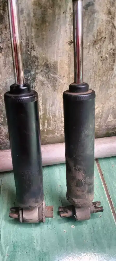 Shock depan L300, kijang & panther