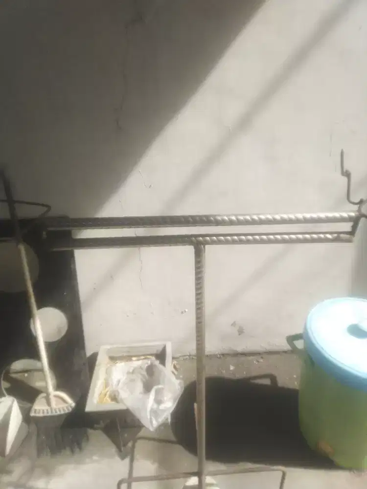 Pangkringan burung dari besi