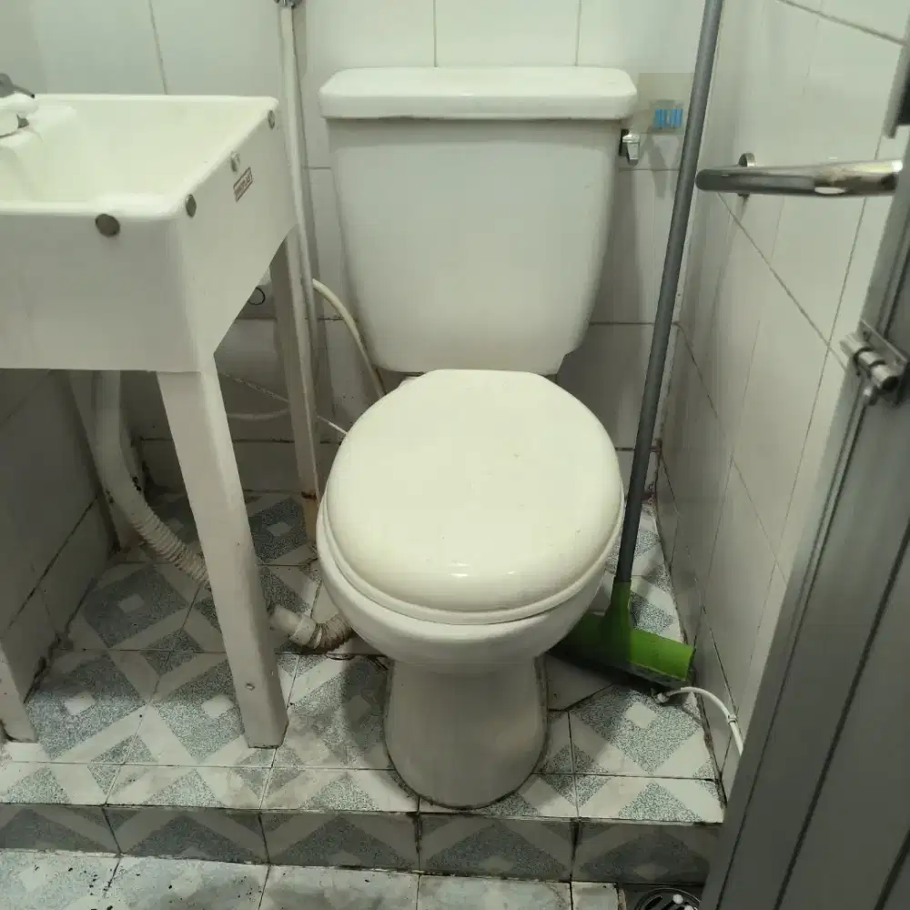 Kloset Toto bekas model Engkol