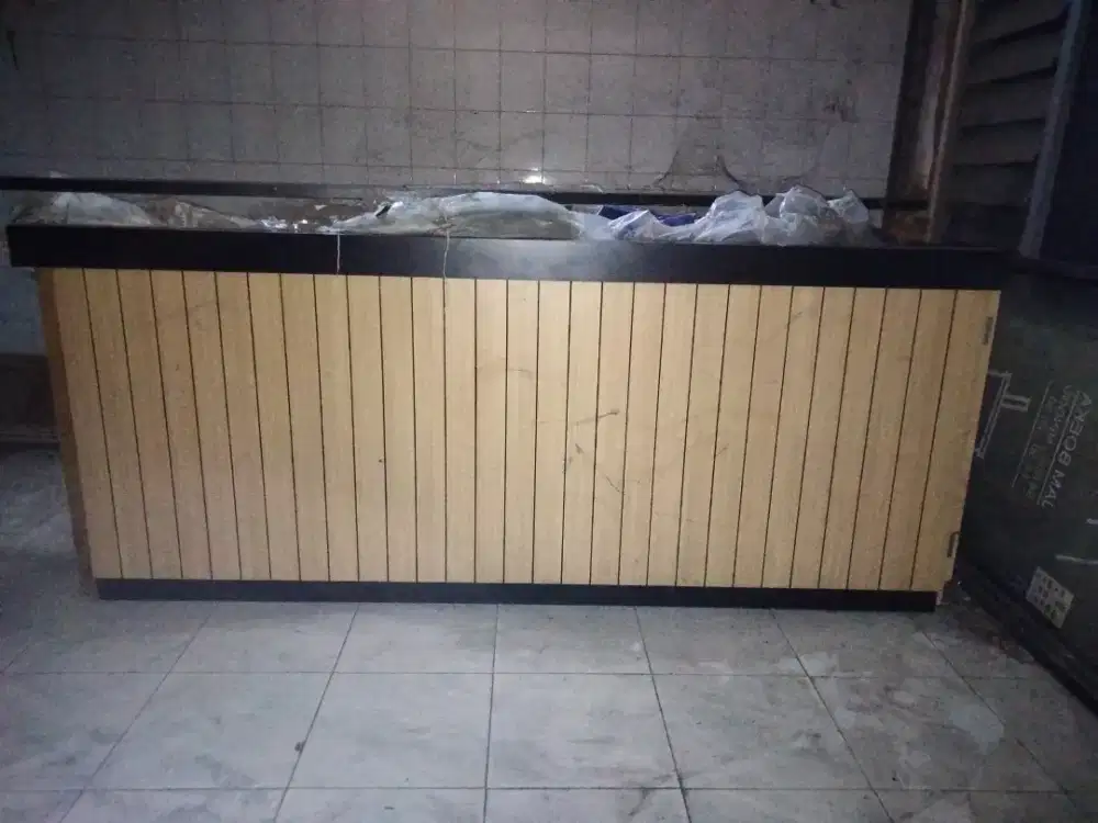 meja etalase dan pintu alumunium