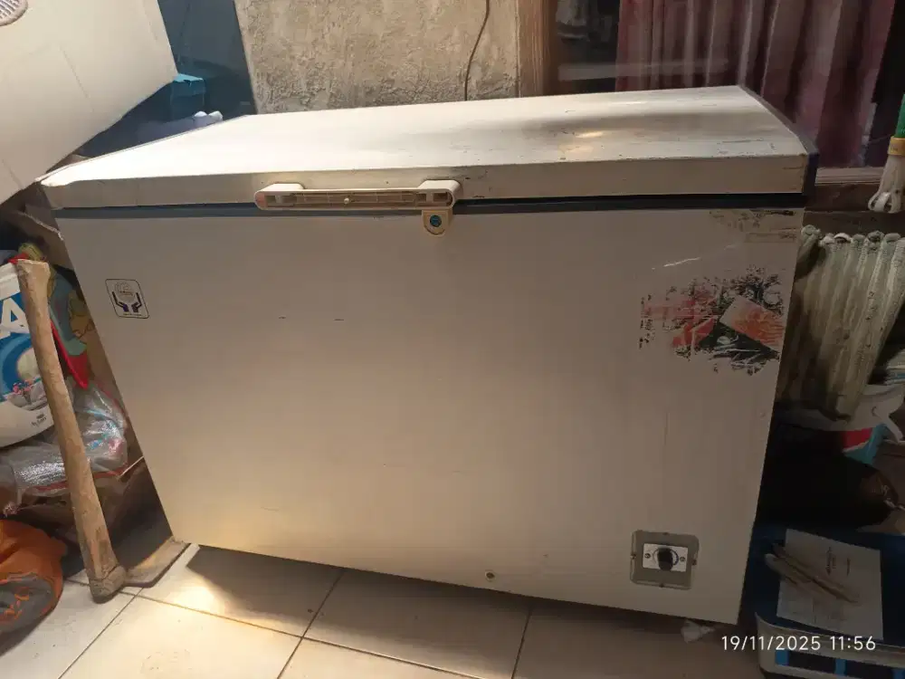 Freezer bekas 300 liter merk GEA