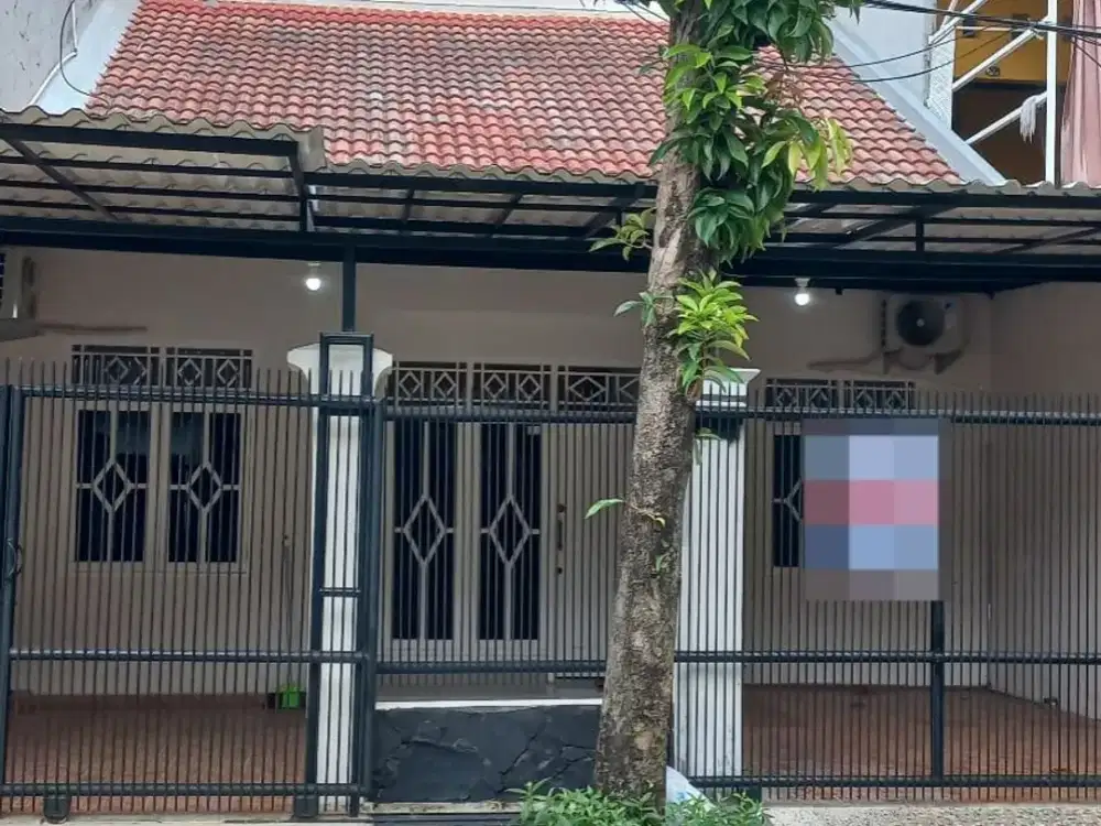 Rumah 1,5 Lantai Rapih Siap Huni Di Cluster Mahoni Taman Royal 1
