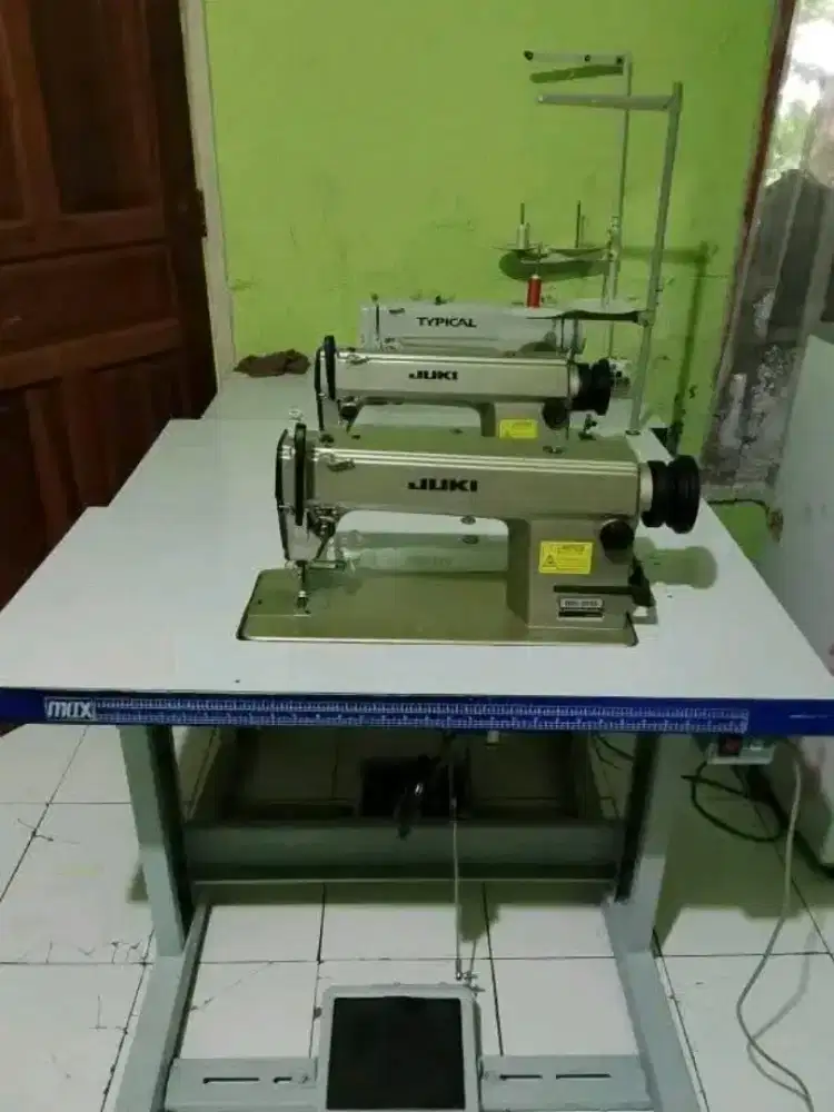 Mesin jahit Juki typikal