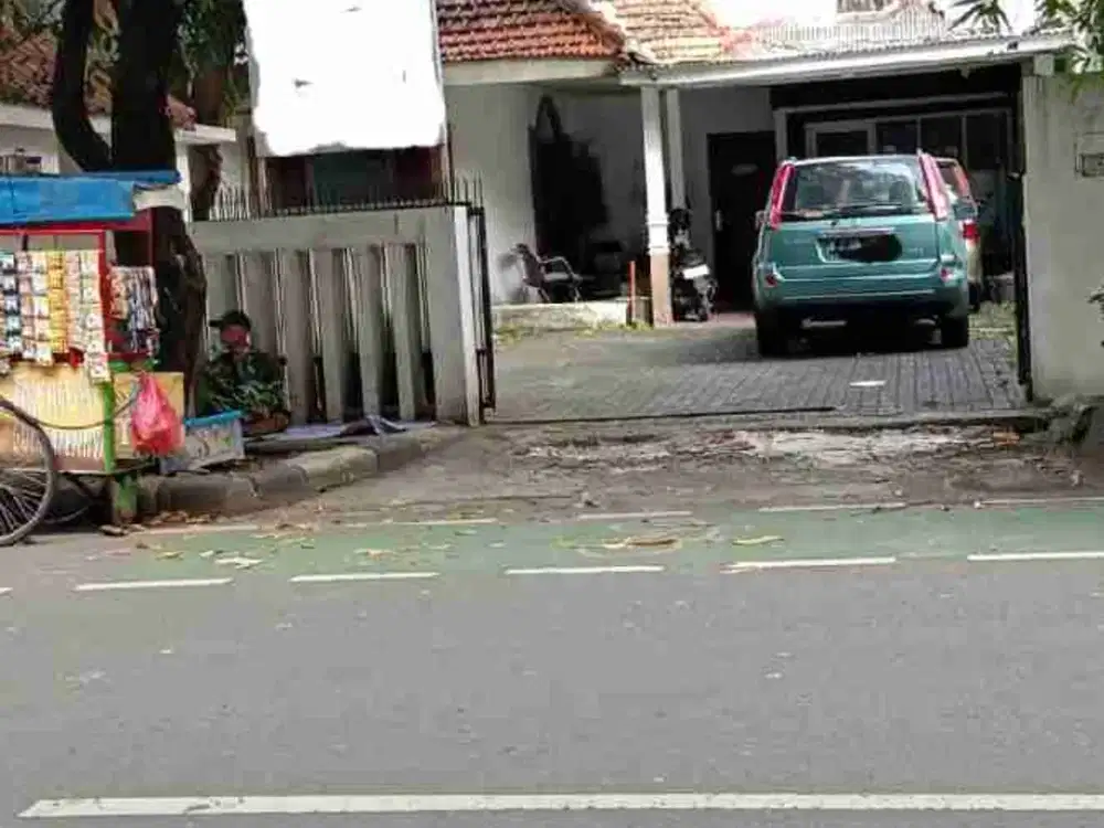 Beli Tanah LT 318 m Bonus Rumah di Setiabudi Best Price in Area