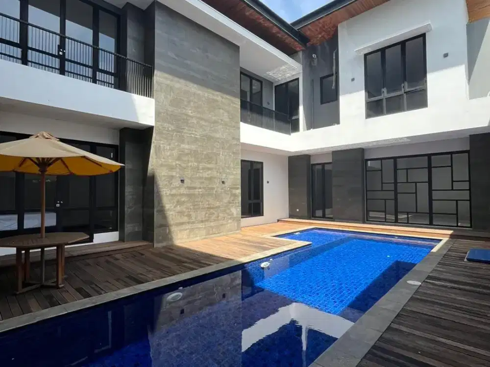 Dijual Rugi Rumah  Dengan Pool, Emerald Cove Gading Serpong, Tangerang