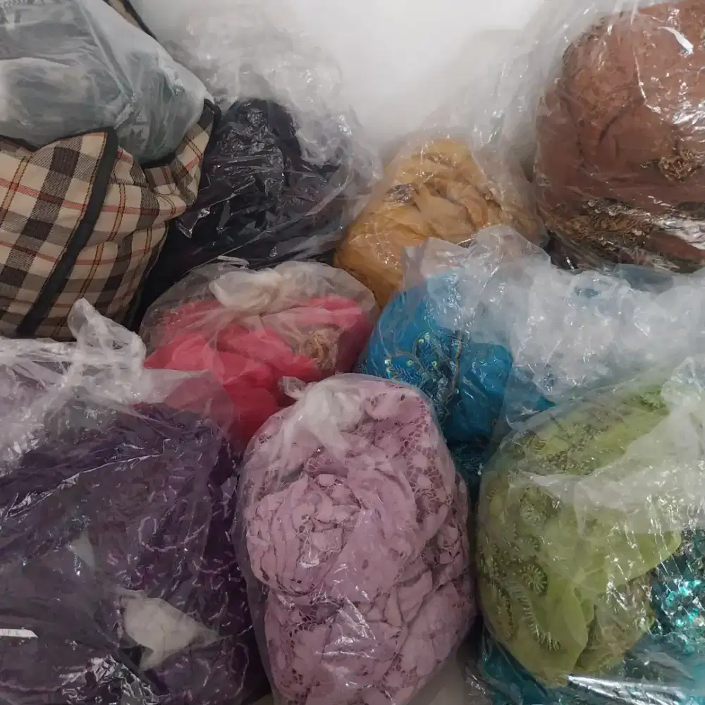 Borongan KEBAYA dan kain total 52pcs CAMPUR