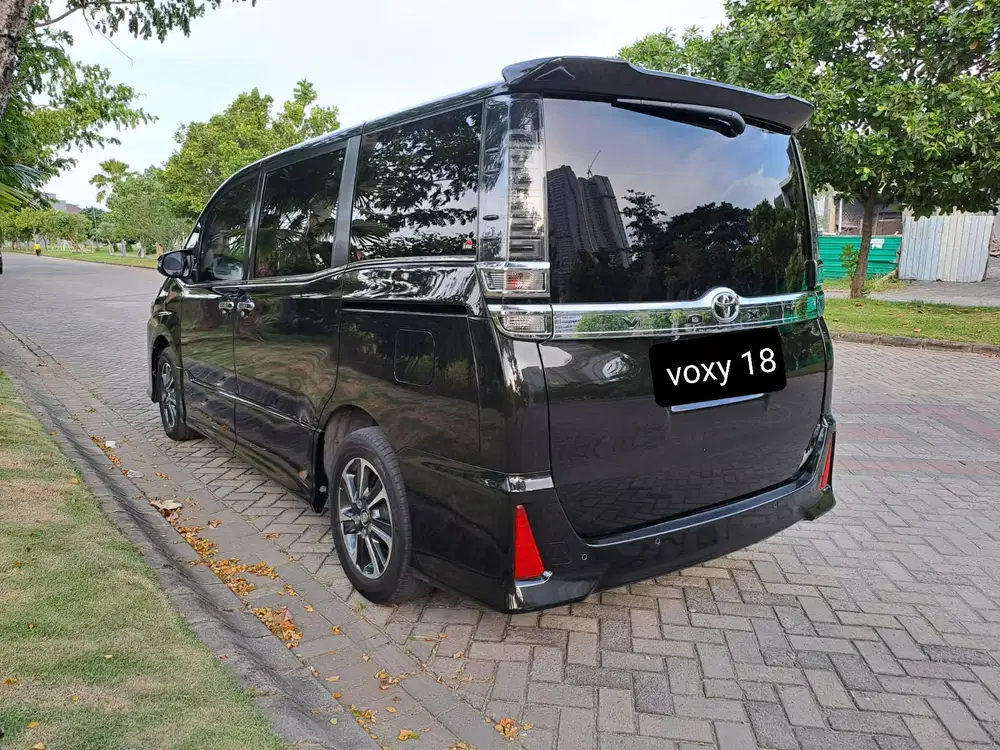 Toyota Voxy 2.0 Matic 2018