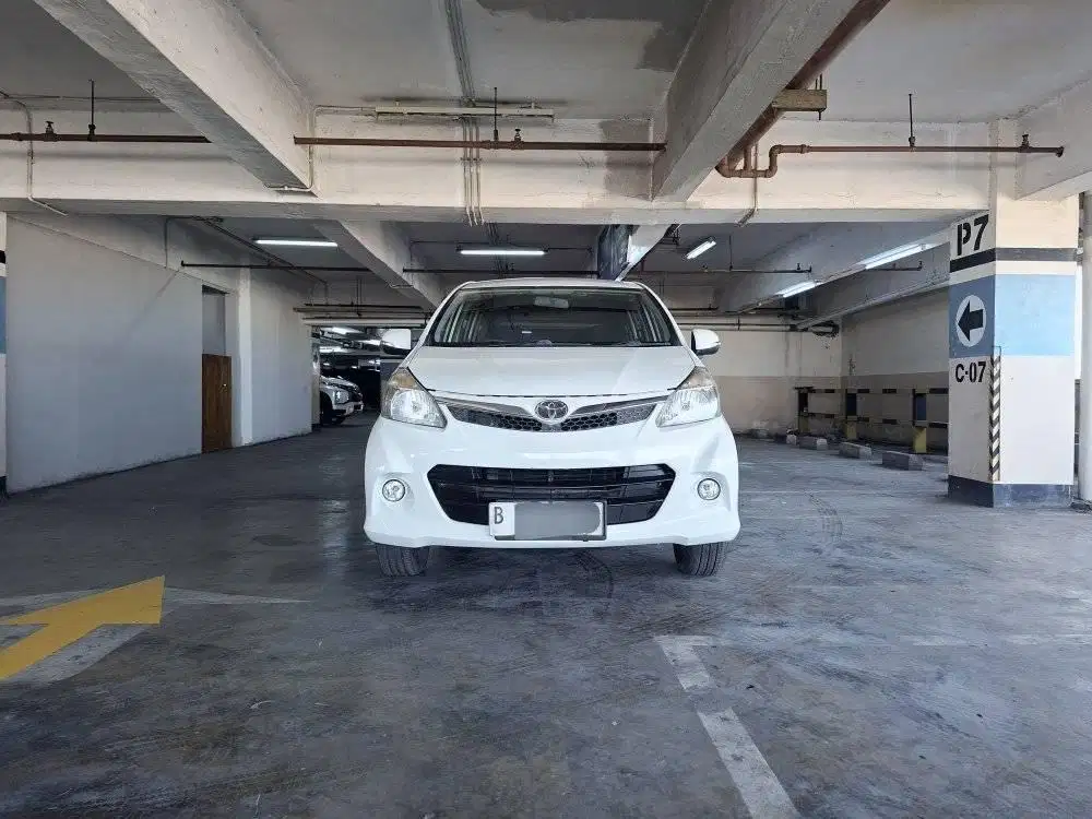 TOYOTA AVANZA VELOZ 1.5 AT MATIC 2013 PUTIH 130 RB