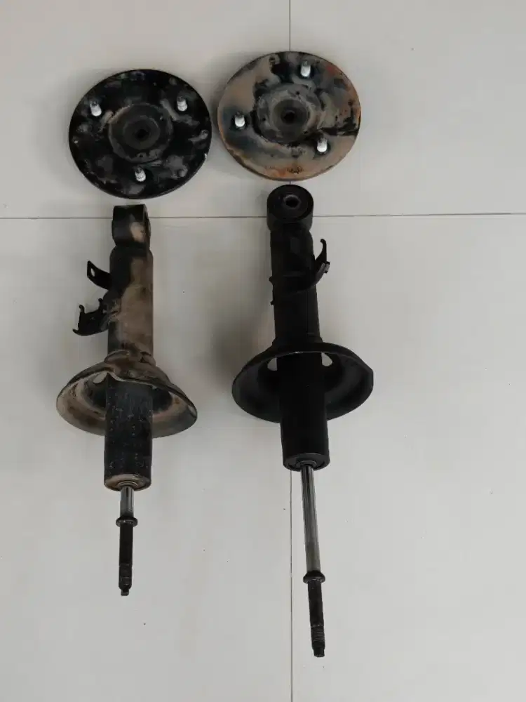 Shock Breaker Depan Innova Reborn