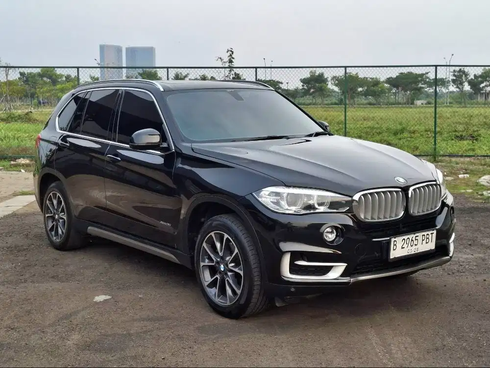 Bmw X5 3.0 Xdrive 3.5i. tahun 2017. Hitam. Low km. Perfect cond